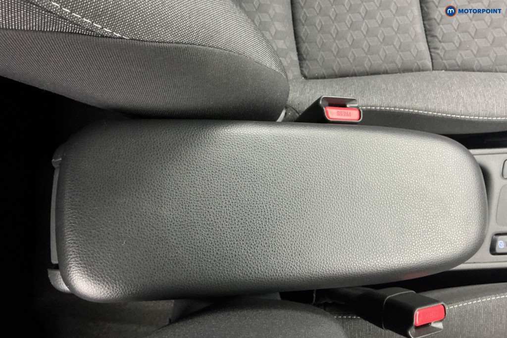 Toyota Yaris Design Automatic Petrol-Electric Hybrid Hatchback - Stock Number (1607803) - 15th supplementary image