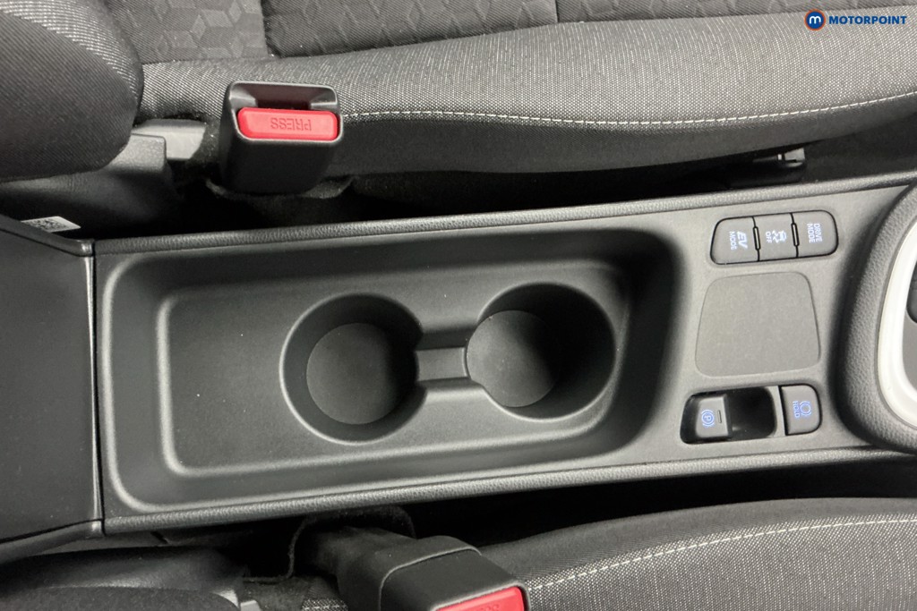 Toyota Yaris Design Automatic Petrol-Electric Hybrid Hatchback - Stock Number (1607803) - 16th supplementary image