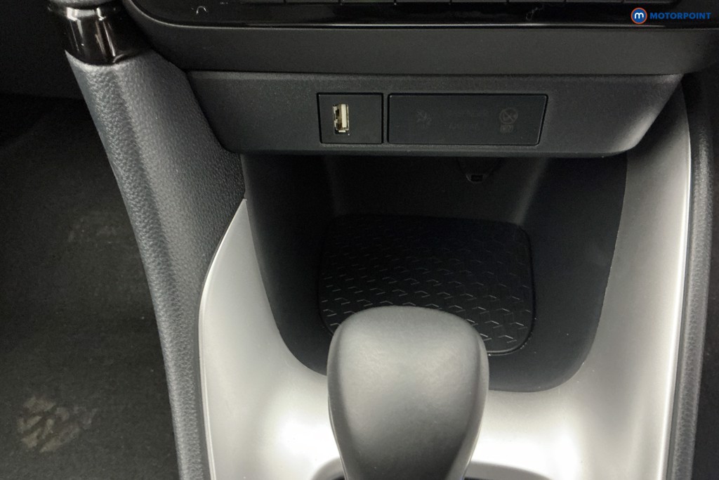 Toyota Yaris Design Automatic Petrol-Electric Hybrid Hatchback - Stock Number (1607803) - 18th supplementary image