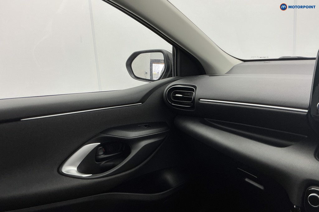 Toyota Yaris Design Automatic Petrol-Electric Hybrid Hatchback - Stock Number (1607803) - 20th supplementary image