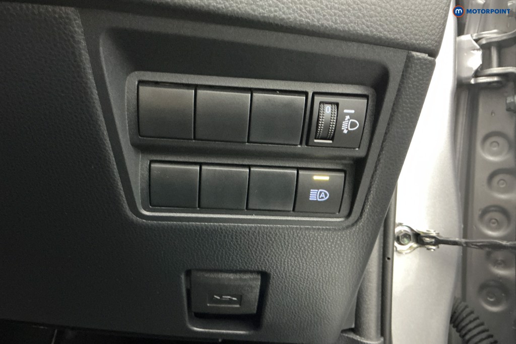 Toyota Yaris Design Automatic Petrol-Electric Hybrid Hatchback - Stock Number (1607803) - 23rd supplementary image