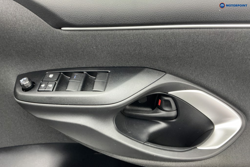 Toyota Yaris Design Automatic Petrol-Electric Hybrid Hatchback - Stock Number (1607803) - 25th supplementary image