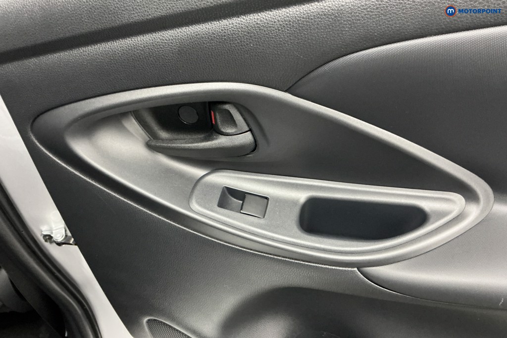 Toyota Yaris Design Automatic Petrol-Electric Hybrid Hatchback - Stock Number (1607803) - 28th supplementary image