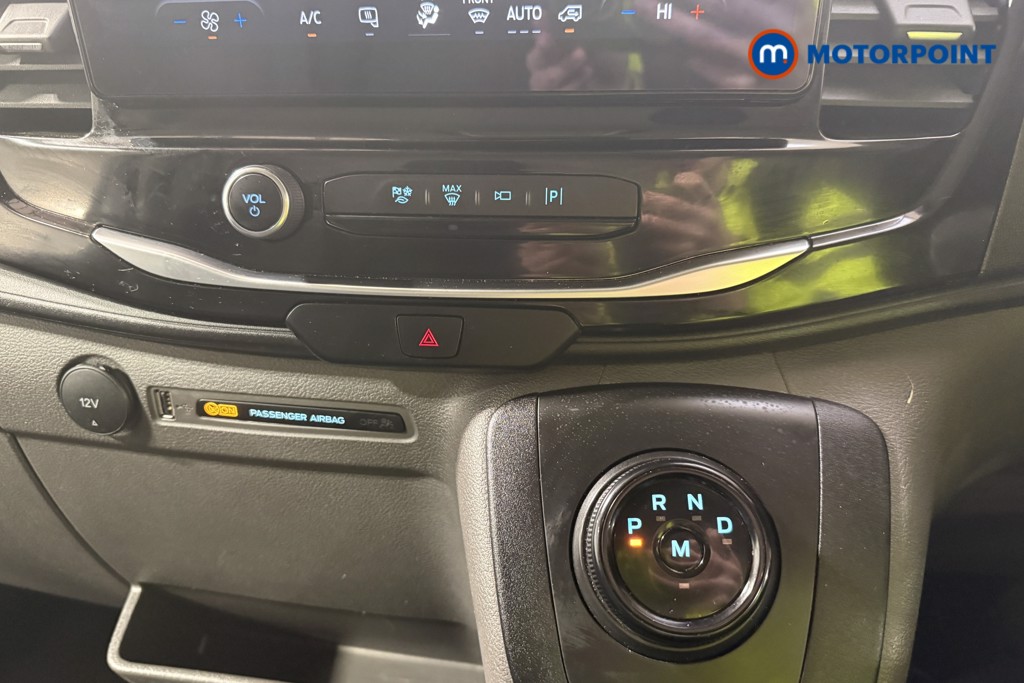 Ford Transit Limited Automatic Diesel Medium Roof Van - Stock Number (1608648) - 9th supplementary image