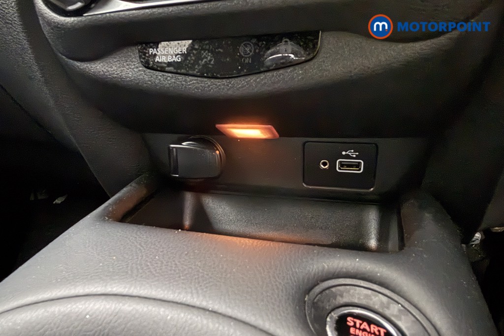 Nissan Juke N-Connecta Manual Petrol SUV - Stock Number (1608851) - 15th supplementary image