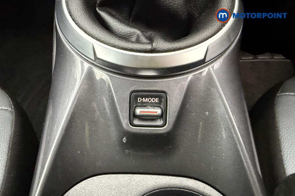 Nissan Juke N-Connecta Manual Petrol SUV - Stock Number (1608851) - 16th supplementary image