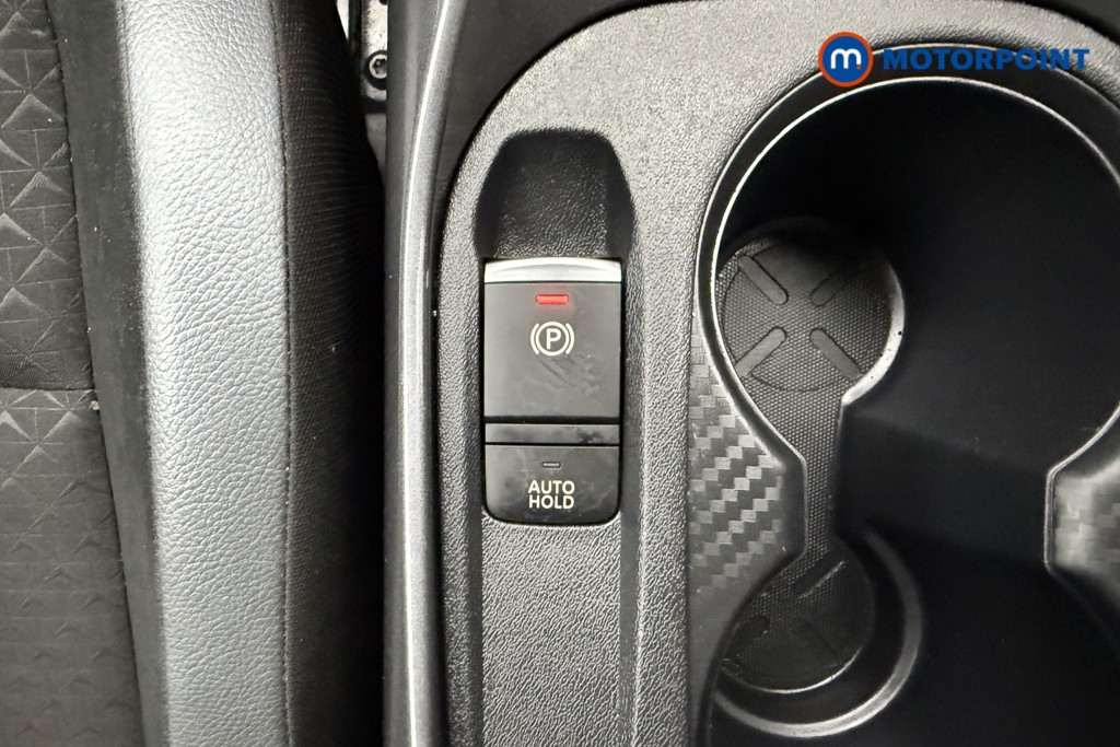 Nissan Juke N-Connecta Manual Petrol SUV - Stock Number (1608851) - 17th supplementary image