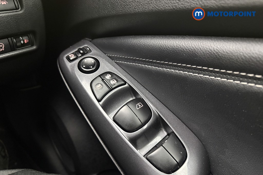 Nissan Juke N-Connecta Manual Petrol SUV - Stock Number (1608851) - 18th supplementary image