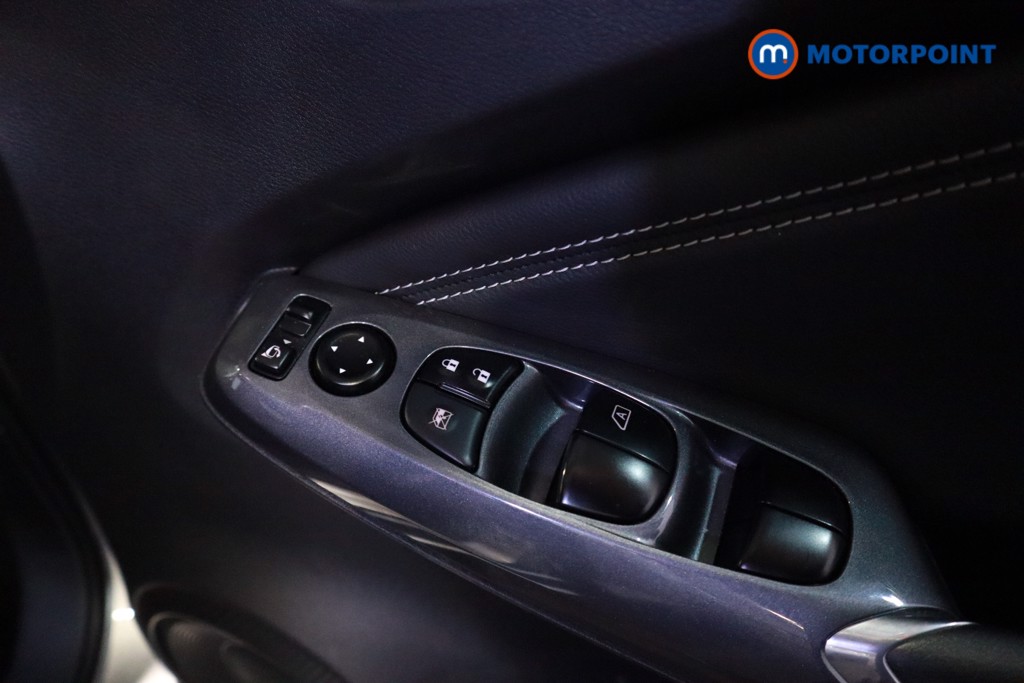 Nissan Juke N-Connecta Manual Petrol SUV - Stock Number (1609827) - 3rd supplementary image