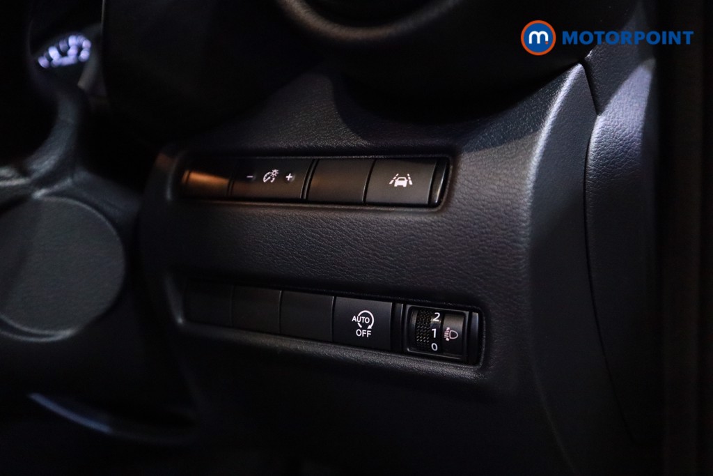 Nissan Juke N-Connecta Manual Petrol SUV - Stock Number (1609827) - 4th supplementary image