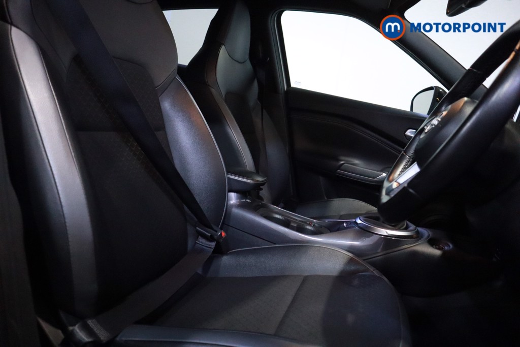 Nissan Juke N-Connecta Manual Petrol SUV - Stock Number (1609827) - 5th supplementary image