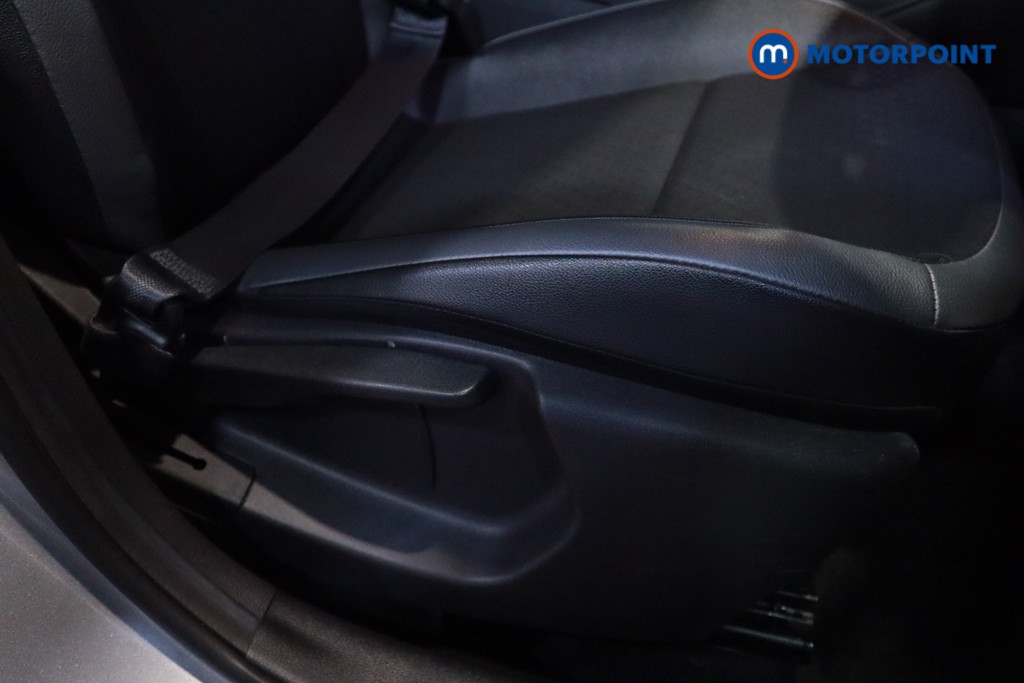 Nissan Juke N-Connecta Manual Petrol SUV - Stock Number (1609827) - 6th supplementary image