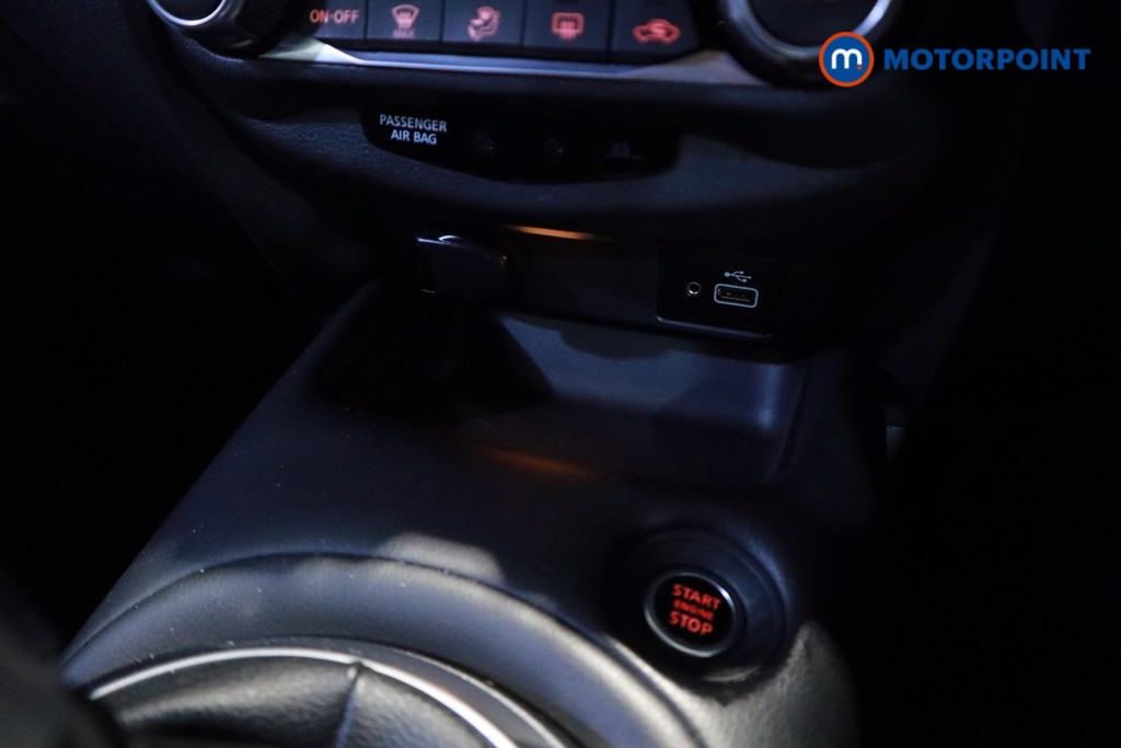 Nissan Juke N-Connecta Manual Petrol SUV - Stock Number (1609827) - 18th supplementary image