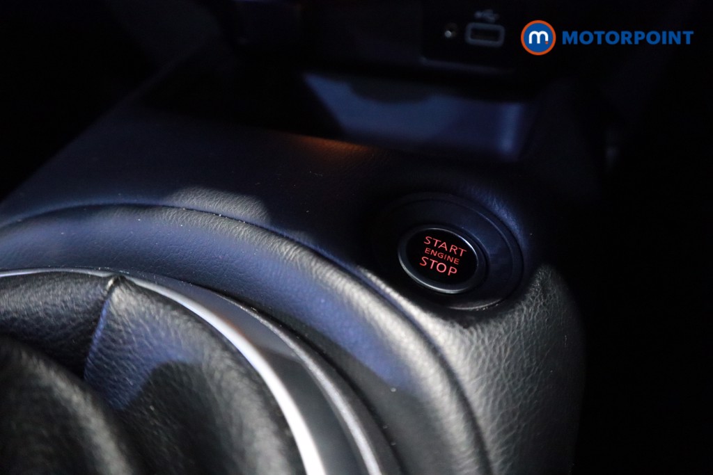 Nissan Juke N-Connecta Manual Petrol SUV - Stock Number (1609827) - 19th supplementary image