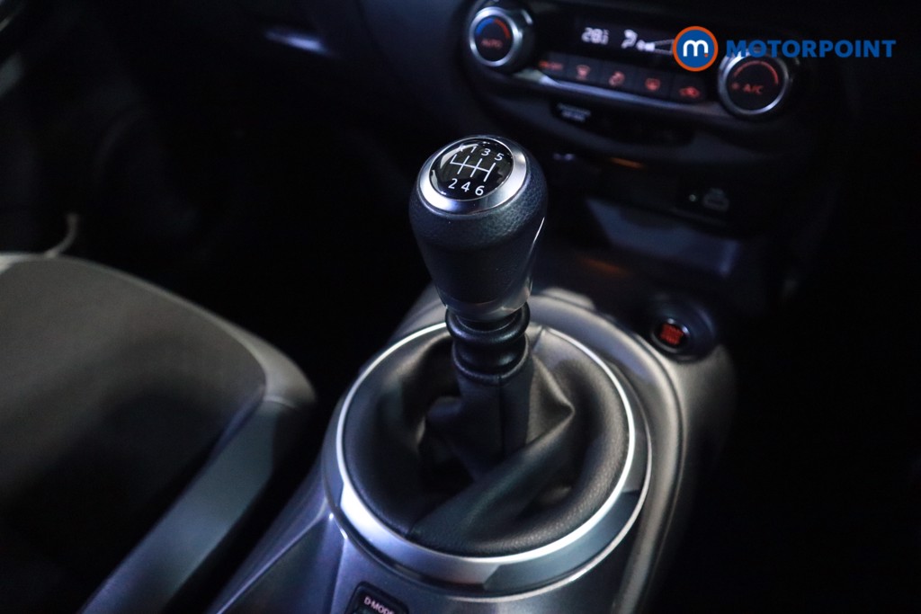 Nissan Juke N-Connecta Manual Petrol SUV - Stock Number (1609827) - 20th supplementary image