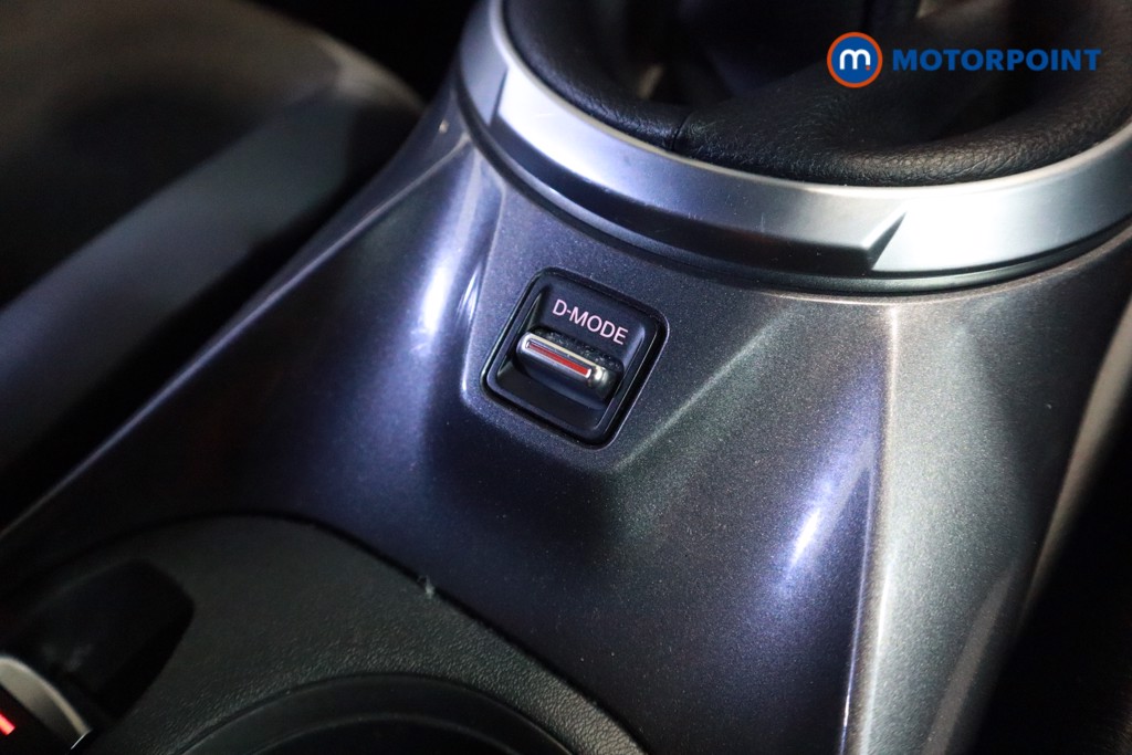 Nissan Juke N-Connecta Manual Petrol SUV - Stock Number (1609827) - 21st supplementary image