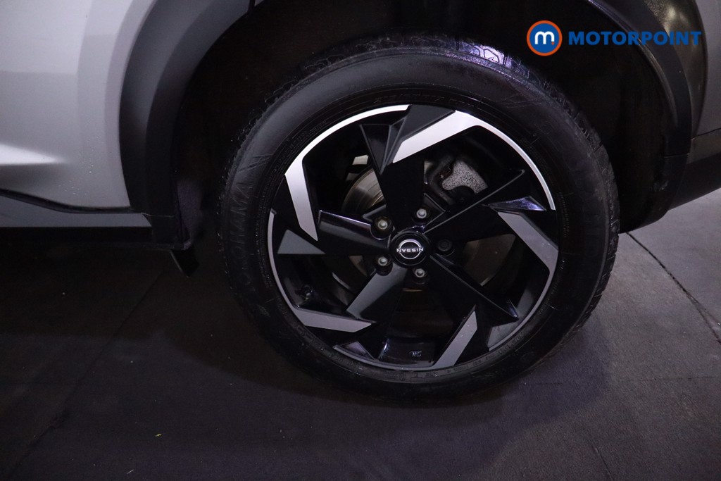 Nissan Juke N-Connecta Manual Petrol SUV - Stock Number (1609827) - 29th supplementary image
