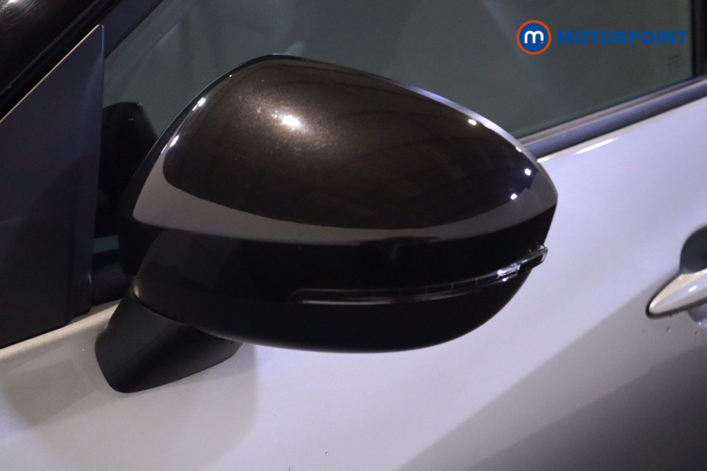 Nissan Juke N-Connecta Manual Petrol SUV - Stock Number (1609827) - 37th supplementary image