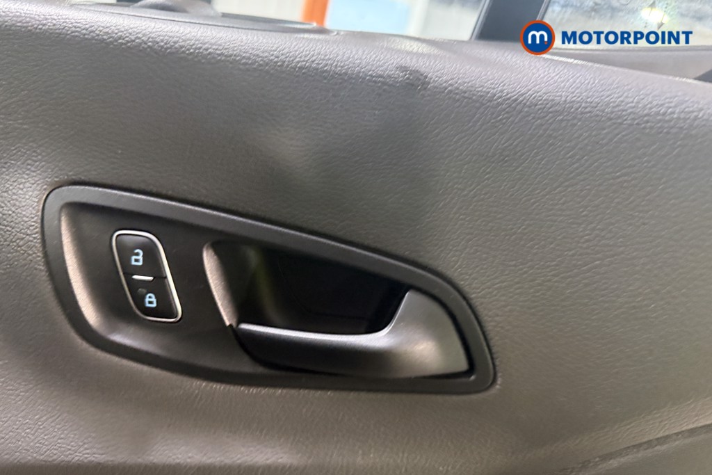 Ford Transit Limited Automatic Diesel Medium Roof Van - Stock Number (1614858) - 4th supplementary image