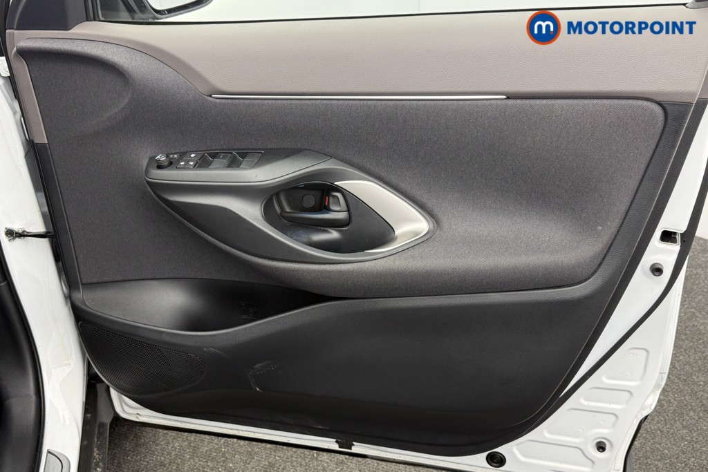 Toyota Yaris Cross Excel Automatic Petrol-Electric Hybrid Estate - Stock Number (1618645) - 16th supplementary image