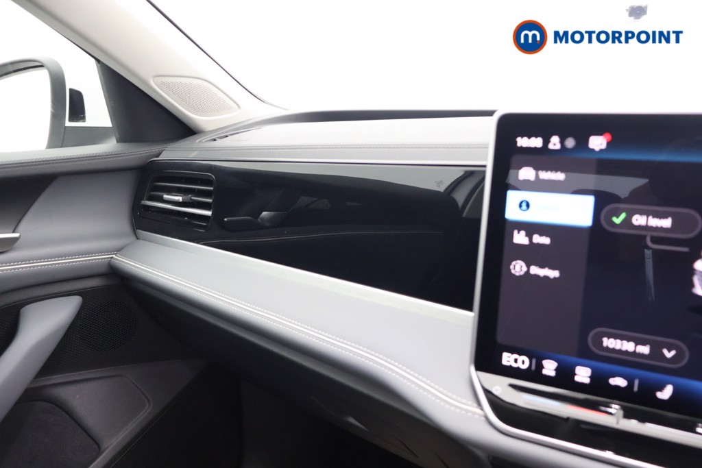 Volkswagen Passat Life Automatic Petrol Plug-In Hybrid Estate - Stock Number (1618684) - 10th supplementary image