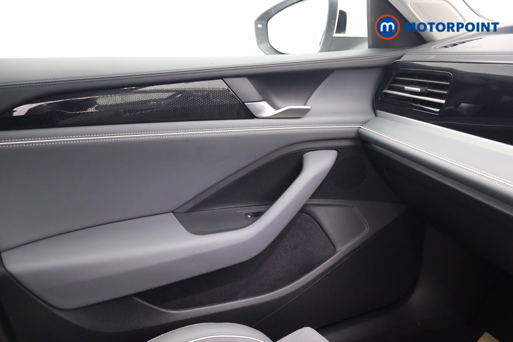 Volkswagen Passat Life Automatic Petrol Plug-In Hybrid Estate - Stock Number (1618684) - 11th supplementary image