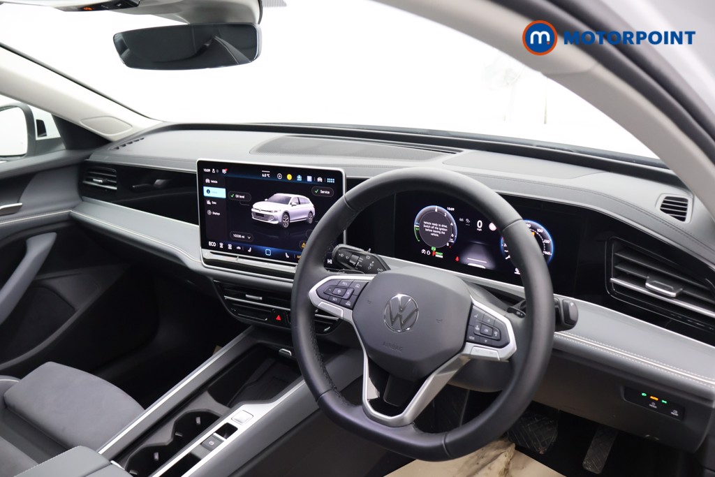 Volkswagen Passat Life Automatic Petrol Plug-In Hybrid Estate - Stock Number (1618684) - 13th supplementary image
