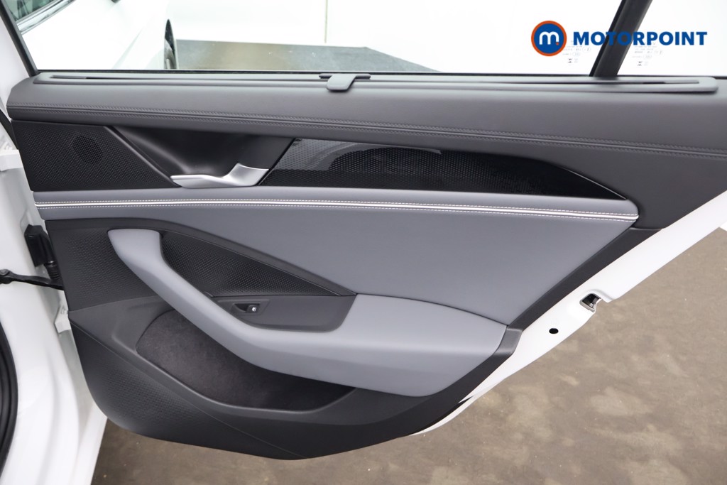 Volkswagen Passat Life Automatic Petrol Plug-In Hybrid Estate - Stock Number (1618684) - 18th supplementary image