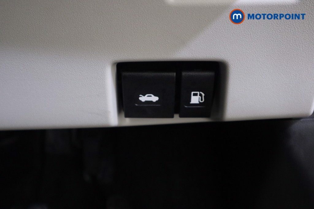 Suzuki Swift Motion Manual Petrol Hatchback - Stock Number (1619123) - 13th supplementary image