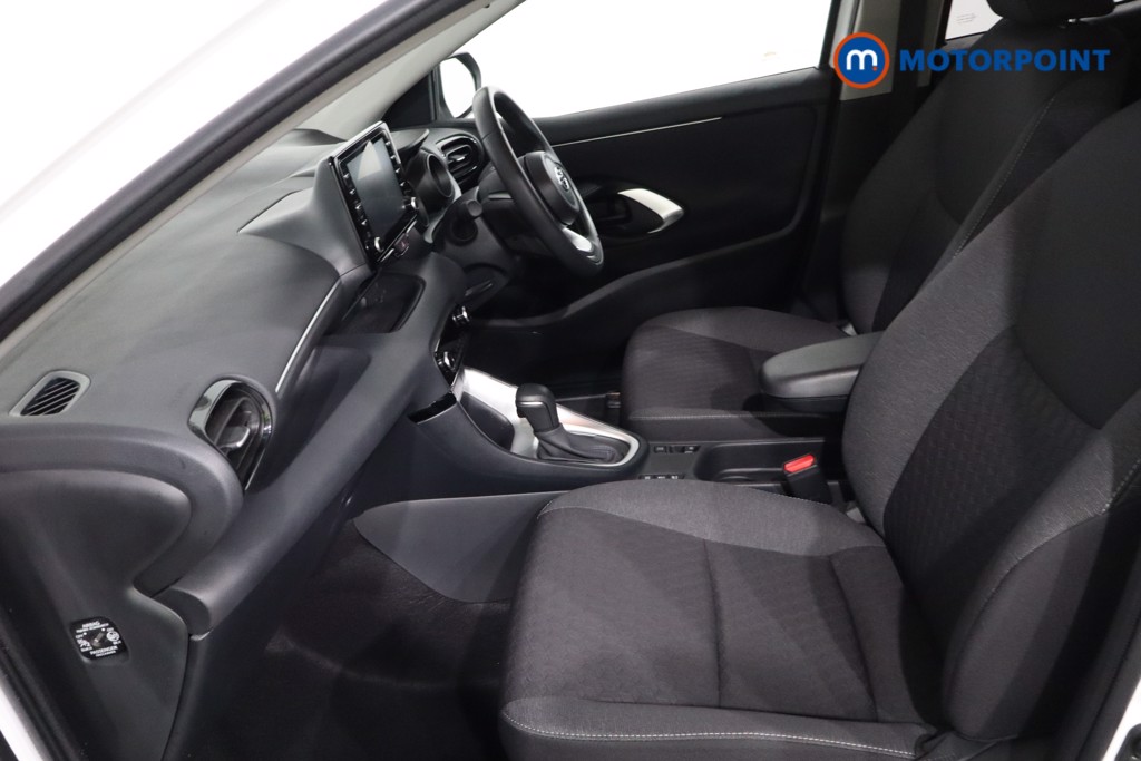 Toyota Yaris Design Automatic Petrol-Electric Hybrid Hatchback - Stock Number (1619230) - 4th supplementary image