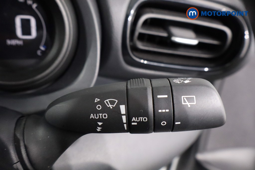 Toyota Yaris Design Automatic Petrol-Electric Hybrid Hatchback - Stock Number (1619230) - 15th supplementary image