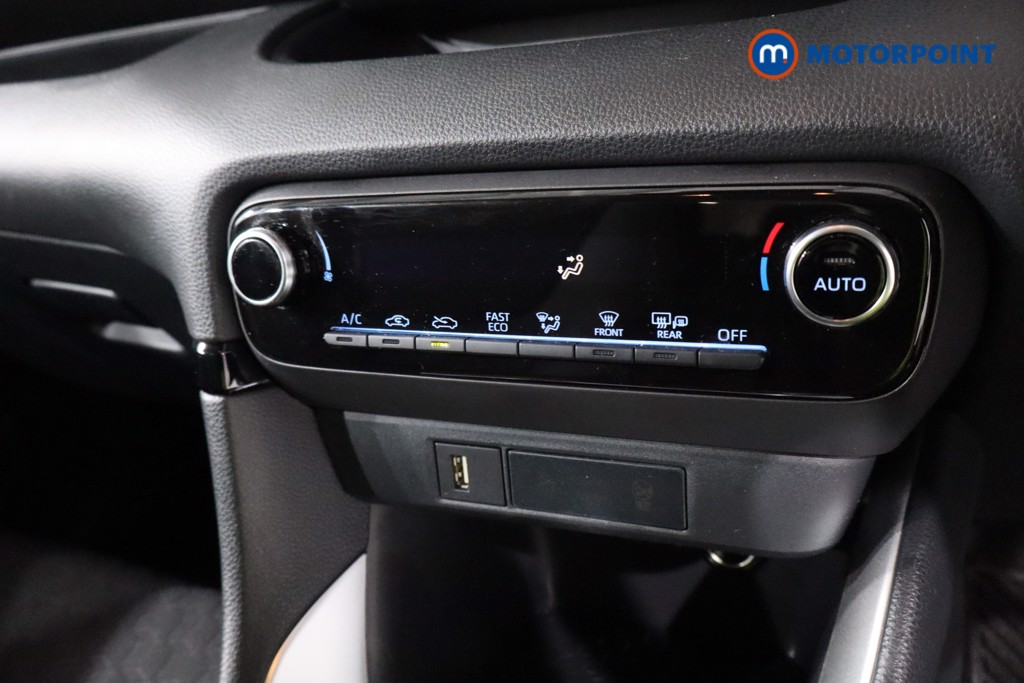 Toyota Yaris Design Automatic Petrol-Electric Hybrid Hatchback - Stock Number (1619230) - 18th supplementary image