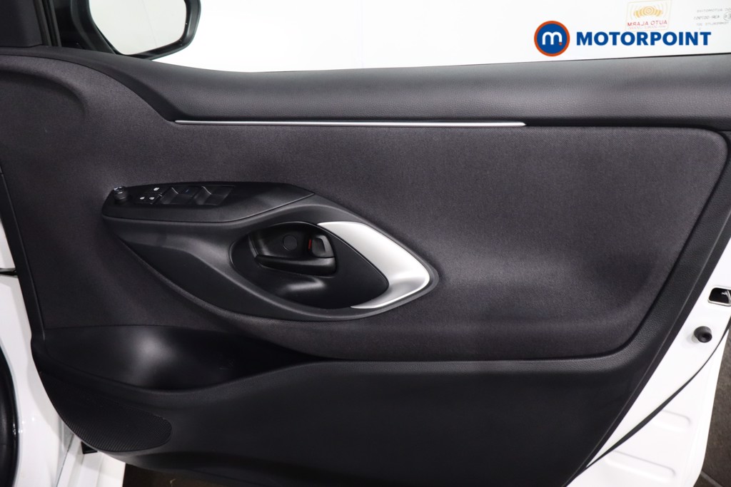 Toyota Yaris Design Automatic Petrol-Electric Hybrid Hatchback - Stock Number (1619230) - 23rd supplementary image