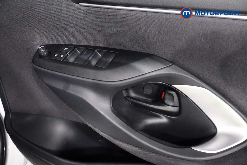 Toyota Yaris Design Automatic Petrol-Electric Hybrid Hatchback - Stock Number (1619230) - 24th supplementary image