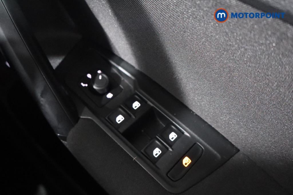 Volkswagen Tiguan Life Automatic Petrol Plug-In Hybrid SUV - Stock Number (1619331) - 9th supplementary image