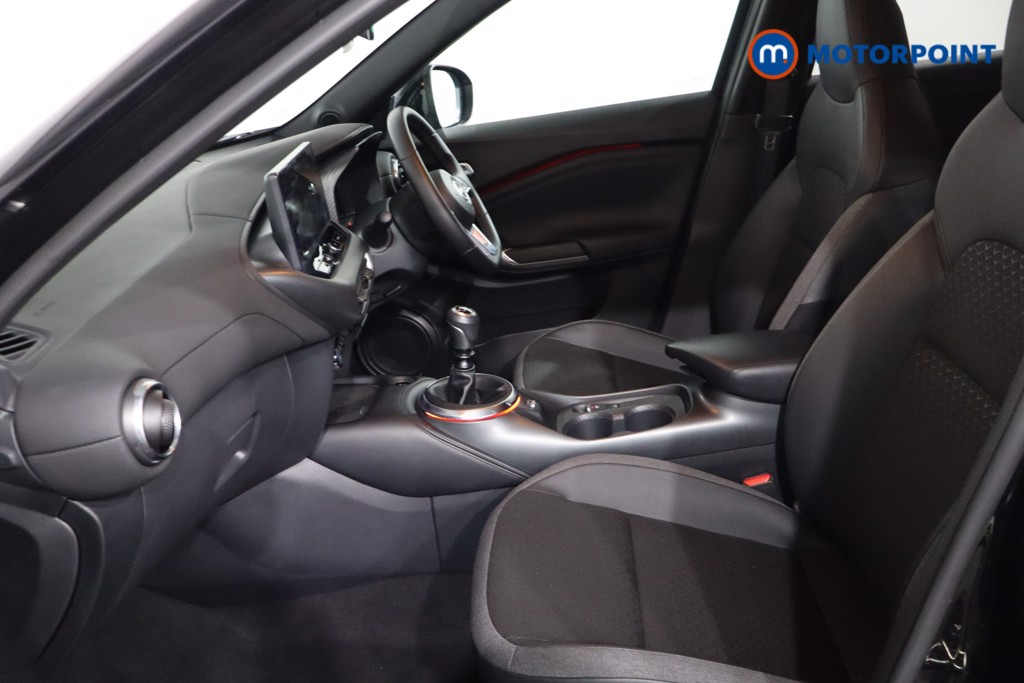 Nissan Juke N-Connecta Manual Petrol SUV - Stock Number (1610387) - 4th supplementary image