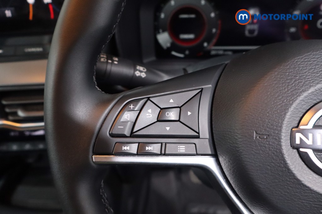 Nissan Juke N-Connecta Manual Petrol SUV - Stock Number (1610387) - 7th supplementary image