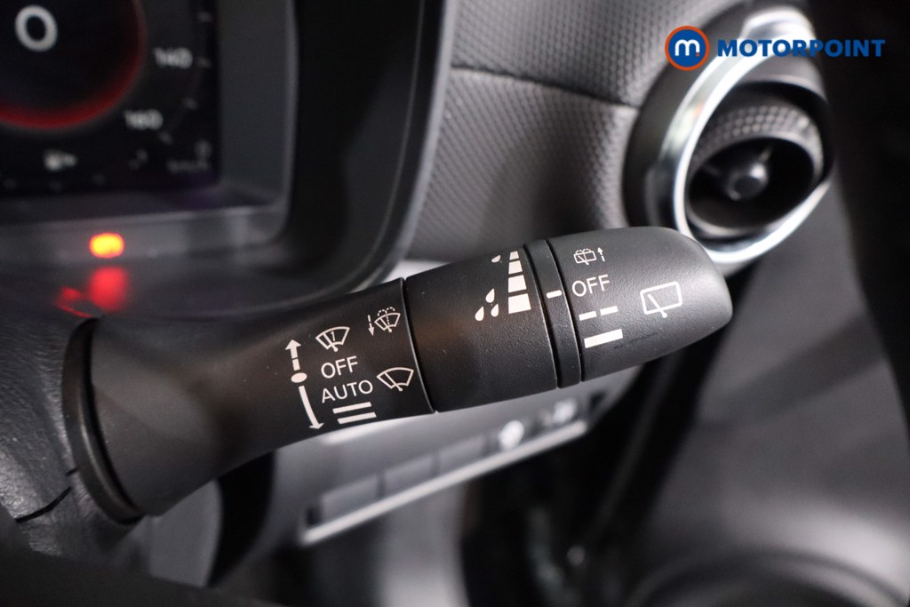 Nissan Juke N-Connecta Manual Petrol SUV - Stock Number (1610387) - 15th supplementary image