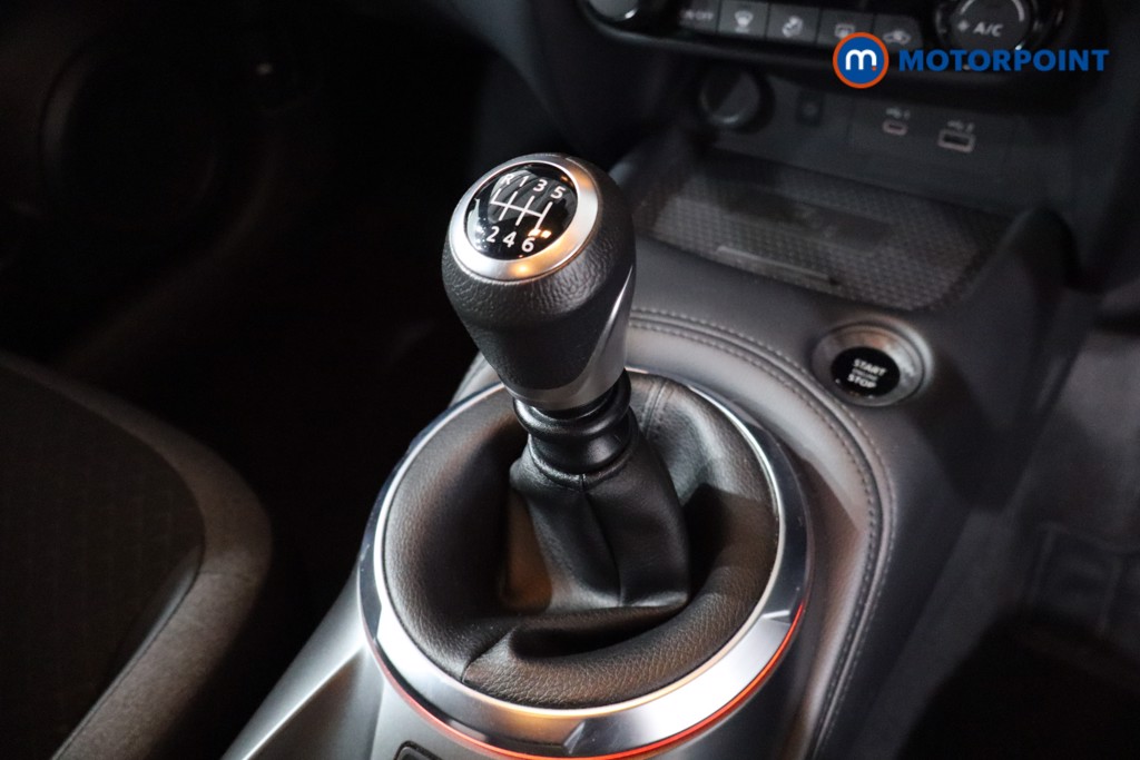 Nissan Juke N-Connecta Manual Petrol SUV - Stock Number (1610387) - 19th supplementary image