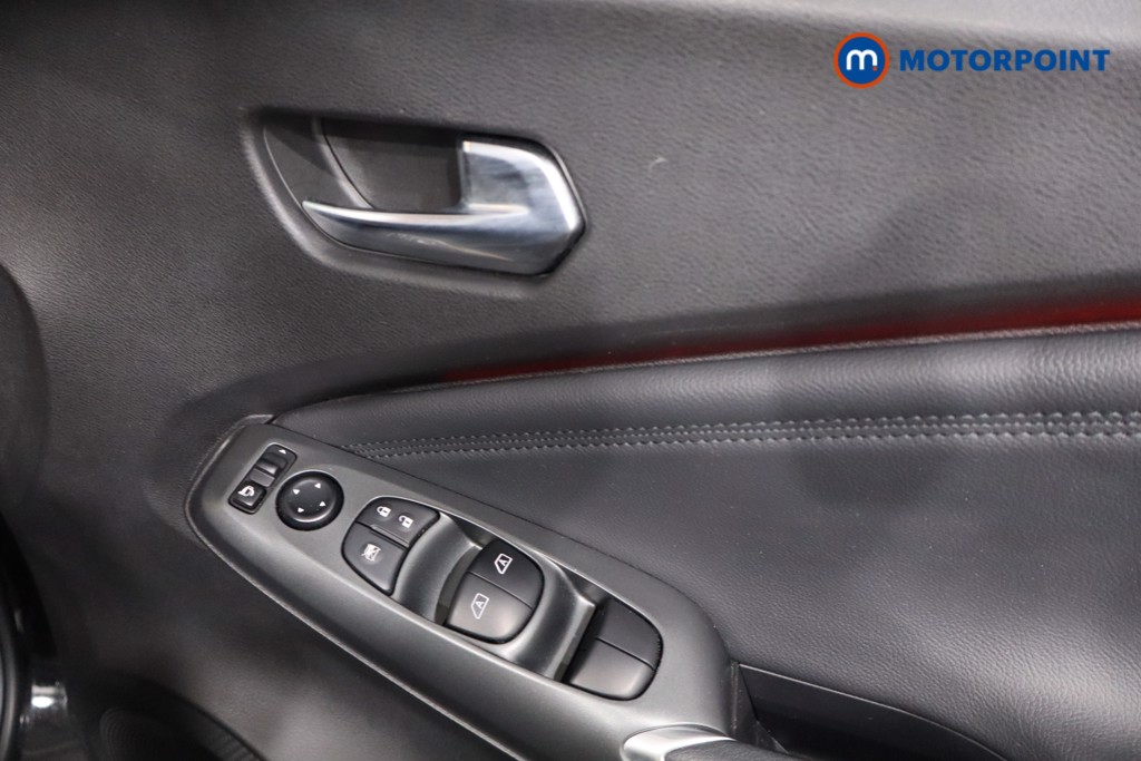 Nissan Juke N-Connecta Manual Petrol SUV - Stock Number (1610387) - 23rd supplementary image