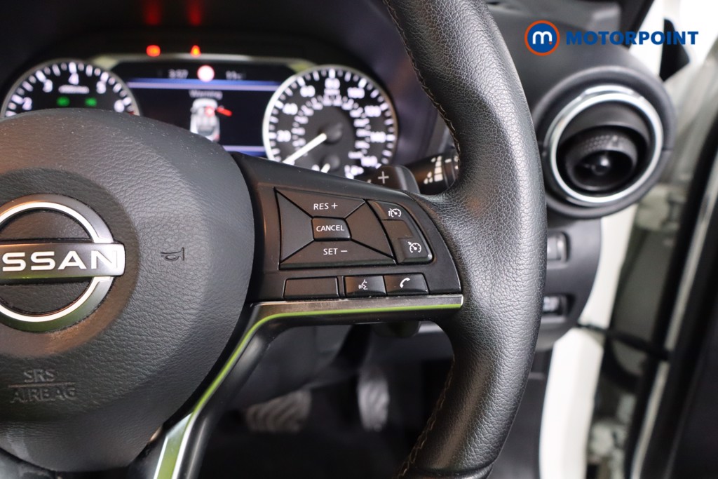 Nissan Juke N-Connecta Automatic Petrol SUV - Stock Number (1618755) - 8th supplementary image