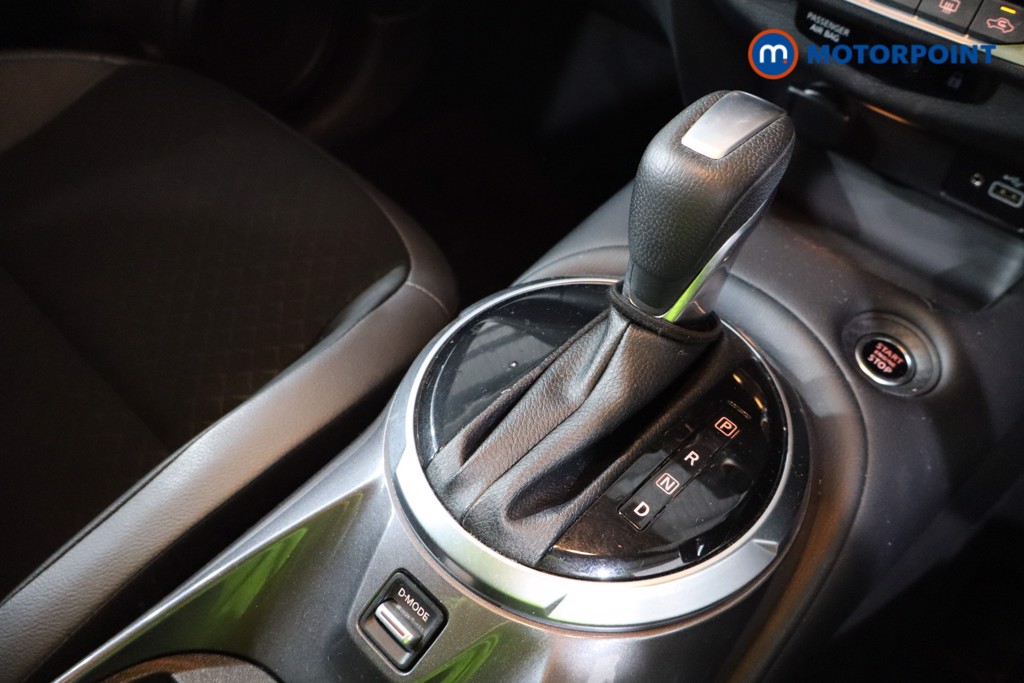Nissan Juke N-Connecta Automatic Petrol SUV - Stock Number (1618755) - 17th supplementary image