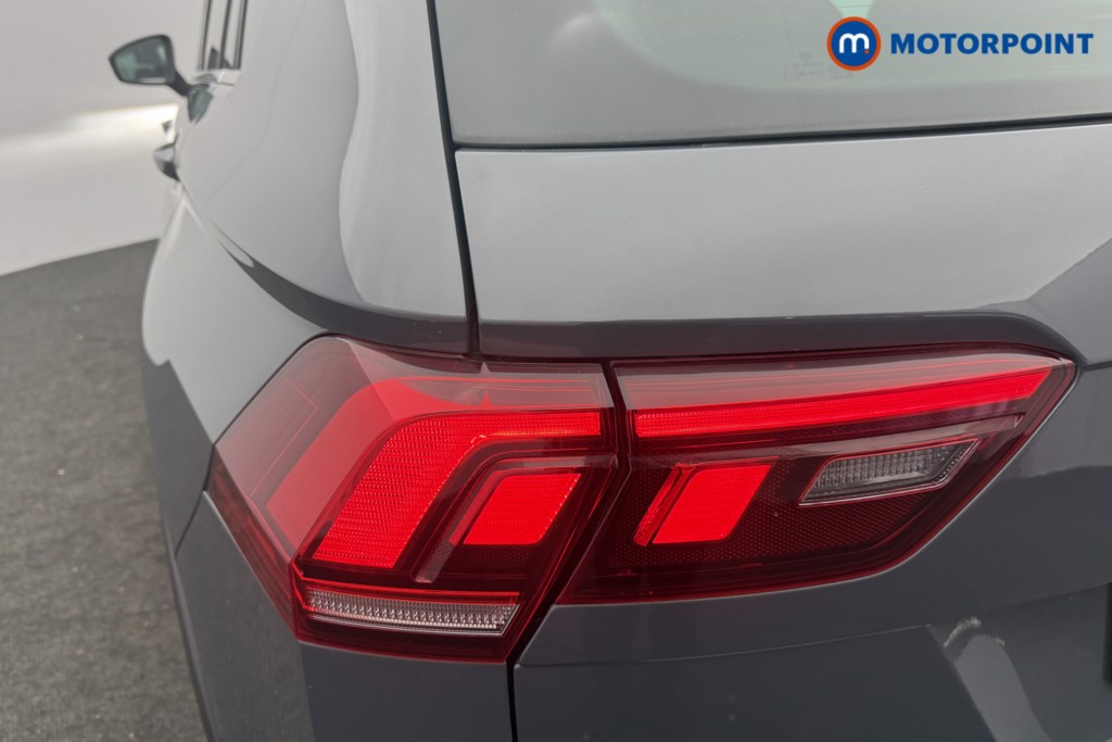Volkswagen Tiguan R-Line Automatic Diesel SUV - Stock Number (1604800) - 17th supplementary image