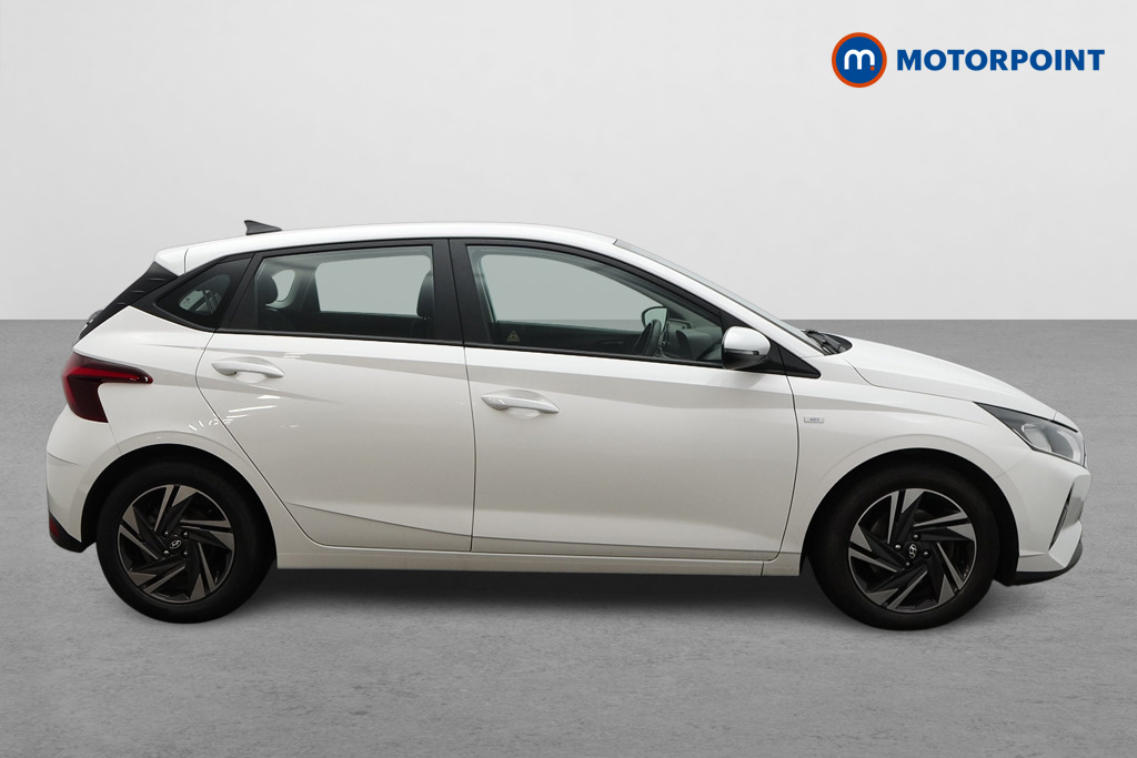 Hyundai I20 Se Connect Manual Petrol Hatchback - Stock Number (1608032) - Drivers side