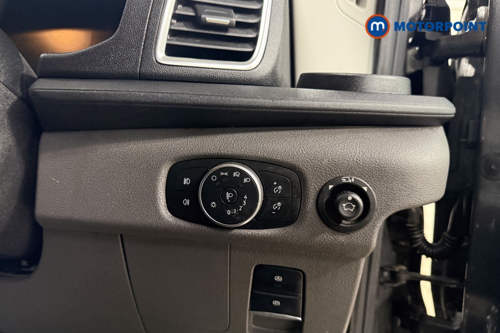 Ford Transit Limited Automatic Diesel Medium Roof Van - Stock Number (1608647) - 4th supplementary image