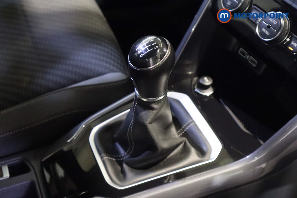 Volkswagen T-Roc R-Line Manual Petrol SUV - Stock Number (1616444) - 5th supplementary image