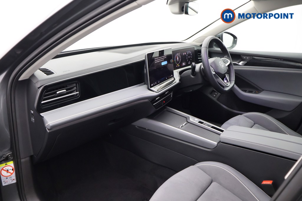 Volkswagen Passat Life Automatic Petrol Plug-In Hybrid Estate - Stock Number (1618572) - 18th supplementary image