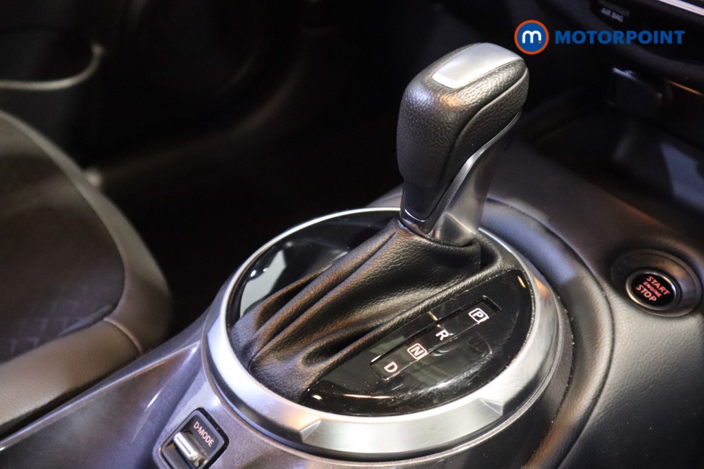 Nissan Juke N-Connecta Automatic Petrol SUV - Stock Number (1620436) - 6th supplementary image