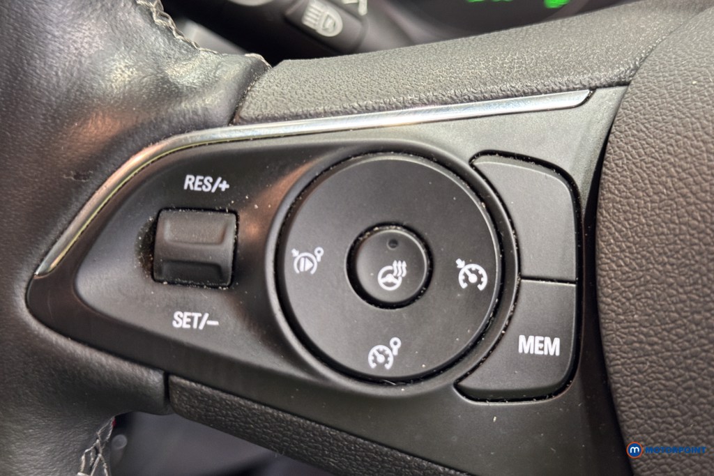 Vauxhall Crossland Ultimate Manual Diesel SUV - Stock Number (1604698) - 11th supplementary image