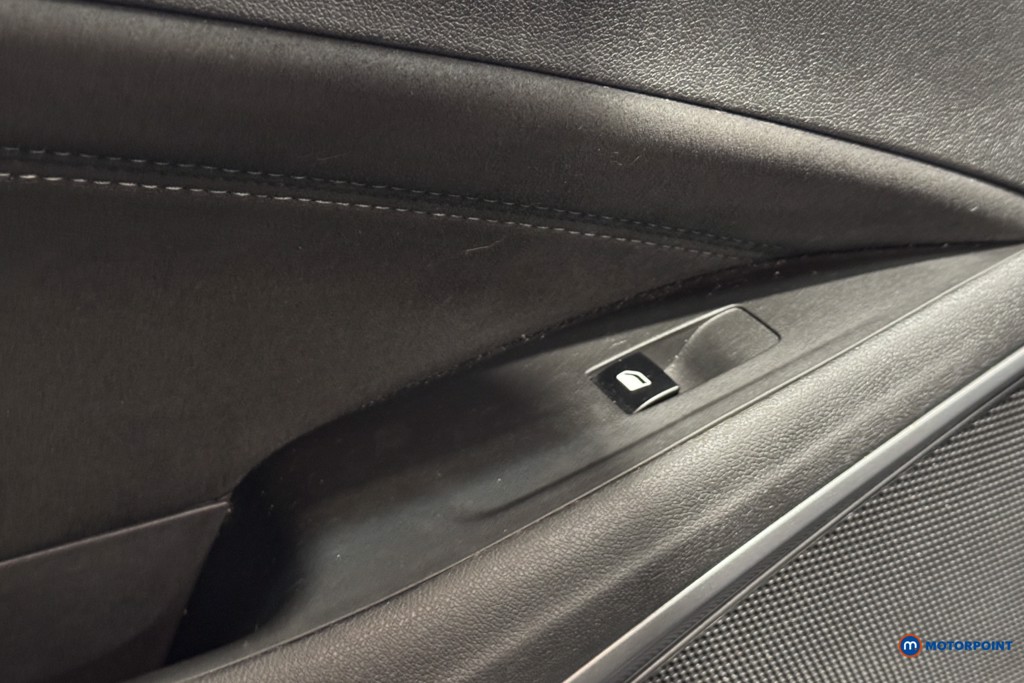 Vauxhall Crossland Ultimate Manual Diesel SUV - Stock Number (1604698) - 14th supplementary image